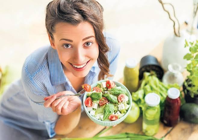 Nutritionist Shares Lifestyle Changes That Helped a 38-Year-Old Woman Manage Persistent Bloating