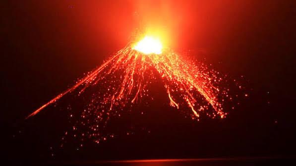 Indonesia Volcano Eruption Strands 150,000 Passengers as Ash Disrupts Flights at 8 Airports