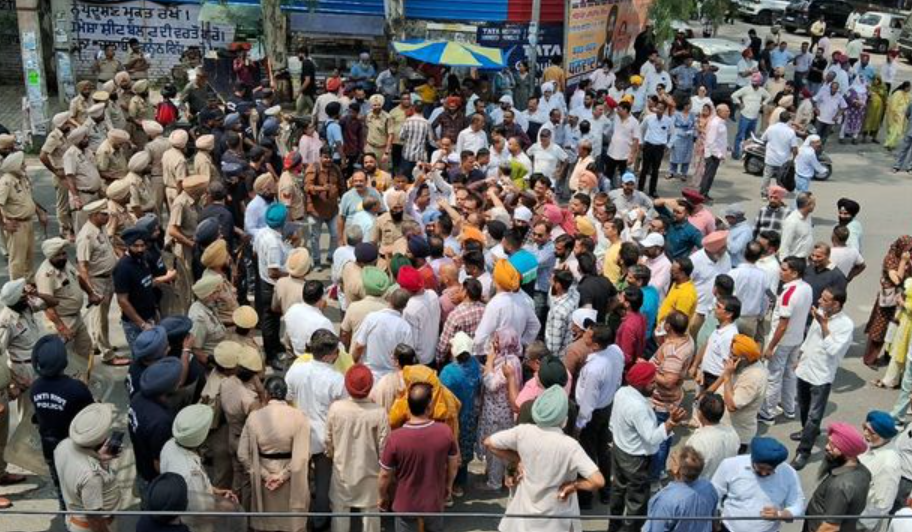 Punjab Employees’ Strike Turns Chaotic in Jalandhar as CM Bhagwant Mann Cancels Scheduled Talks