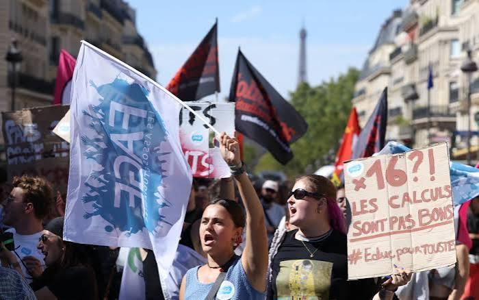 France High School Protests Escalate as Violence Spreads Nationwide, PM Calls Crisis Meeting