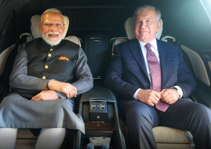 PM Modi Arrives in Uzbekistan as President Shavkat Mirziyoyev Welcomes Him at Tashkent Airport