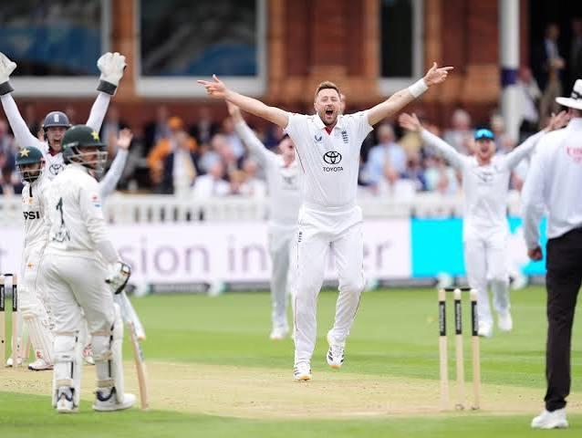 England Seamers Rip Through Pakistan for 110 to Take 180-Run Lead at Lord’s Test